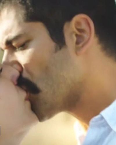 Fahriye Evcen Özçivit seksi ifşa fotoğrafı 2 — Aşk Sana Benzer (2015)