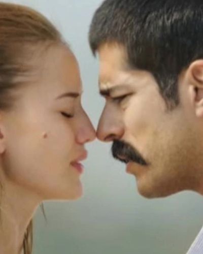 Fahriye Evcen Özçivit seksi ifşa fotoğrafı 6 — Aşk Sana Benzer (2015)