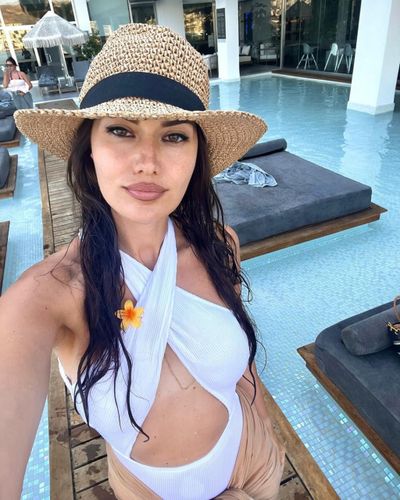 Fahriye Evcen seksi ifşa fotoğrafı 100