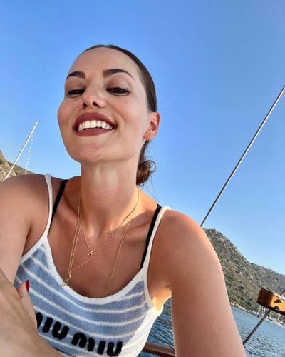 Fahriye Evcen seksi ifşa fotoğrafı 102