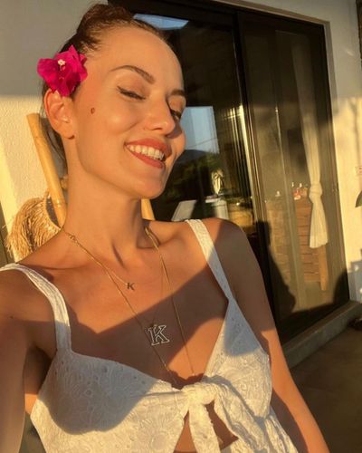 Fahriye Evcen seksi ifşa fotoğrafı 106