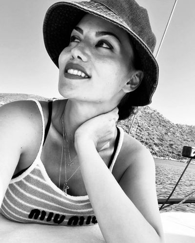 Fahriye Evcen seksi ifşa fotoğrafı 143