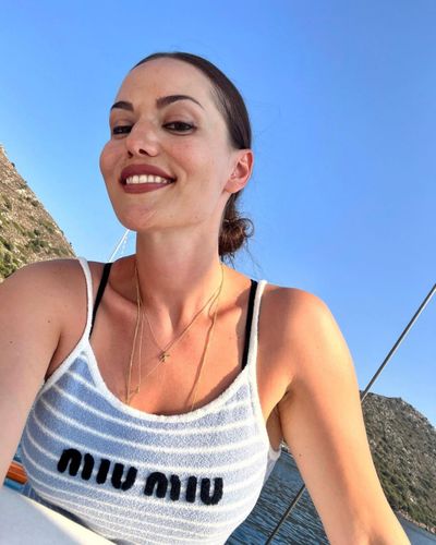 Fahriye Evcen seksi ifşa fotoğrafı 150