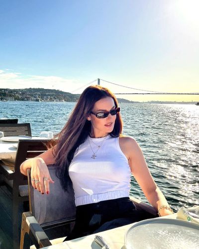 Fahriye Evcen seksi ifşa fotoğrafı 153