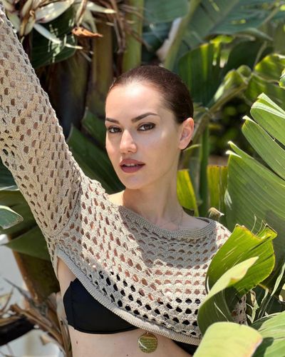Fahriye Evcen seksi ifşa fotoğrafı 159