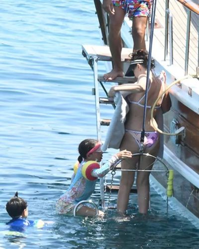 Fahriye Evcen seksi ifşa fotoğrafı 171