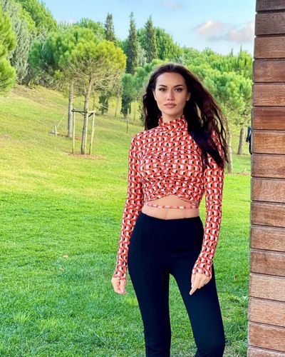 Fahriye Evcen seksi ifşa fotoğrafı 177