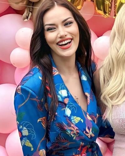 Fahriye Evcen seksi ifşa fotoğrafı 179