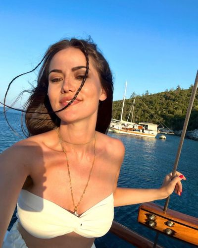 Fahriye Evcen seksi ifşa fotoğrafı 39403