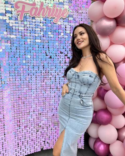 Fahriye Evcen seksi ifşa fotoğrafı 39102