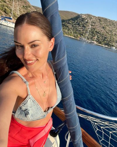 Fahriye Evcen seksi ifşa fotoğrafı 38697