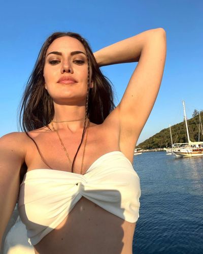 Fahriye Evcen seksi ifşa fotoğrafı 38598