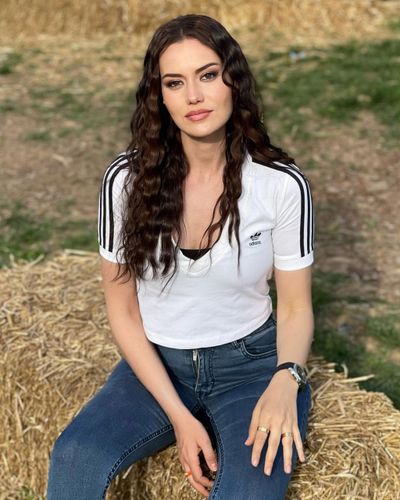Fahriye Evcen seksi ifşa fotoğrafı 38455