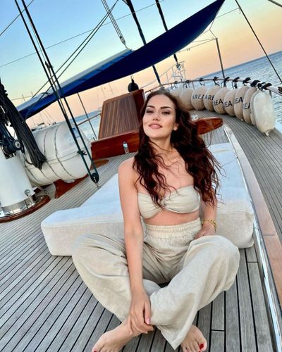 Fahriye Evcen seksi ifşa fotoğrafı 38314