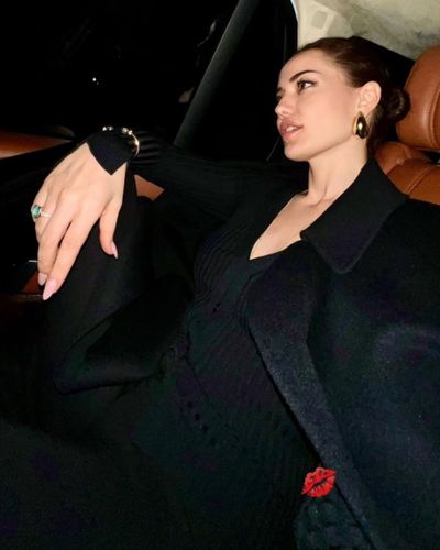Fahriye Evcen seksi ifşa fotoğrafı 2