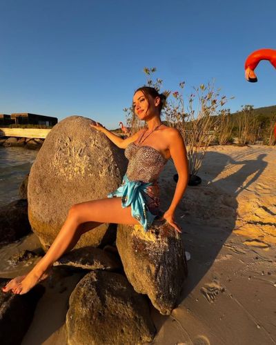 Fahriye Evcen seksi ifşa fotoğrafı 32