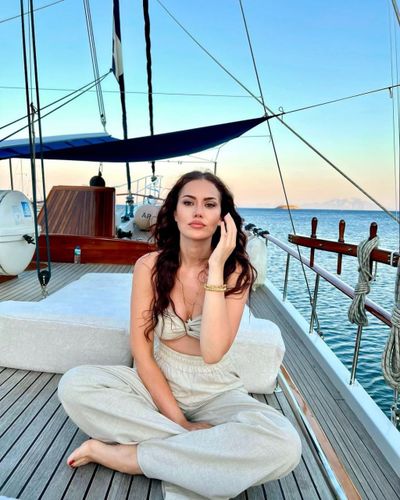 Fahriye Evcen seksi ifşa fotoğrafı 37760