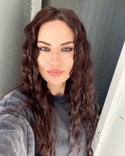 Fahriye Evcen seksi ifşa fotoğrafı 37717