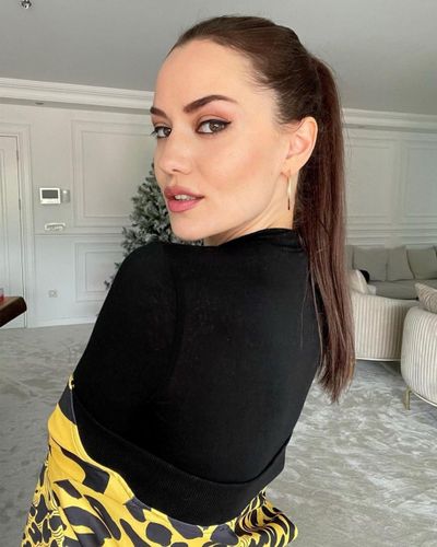 Fahriye Evcen seksi ifşa fotoğrafı 37616