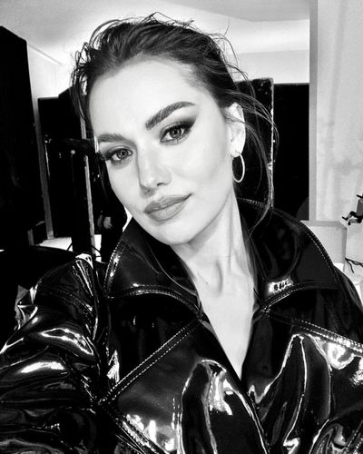 Fahriye Evcen seksi ifşa fotoğrafı 37445