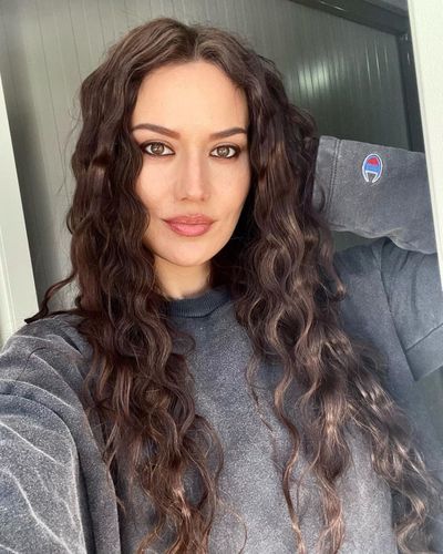 Fahriye Evcen seksi ifşa fotoğrafı 37285