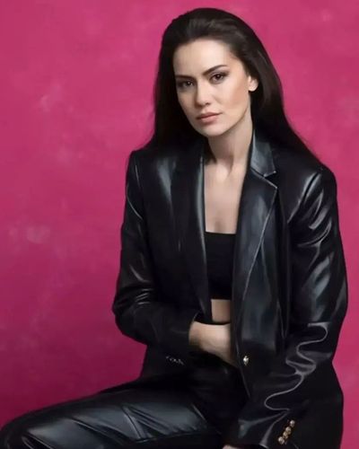 Fahriye Evcen seksi ifşa fotoğrafı 37115