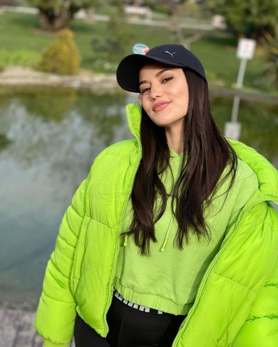 Fahriye Evcen seksi ifşa fotoğrafı 37060