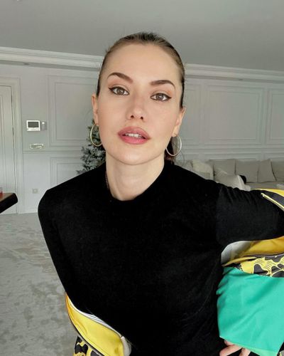 Fahriye Evcen seksi ifşa fotoğrafı 37034