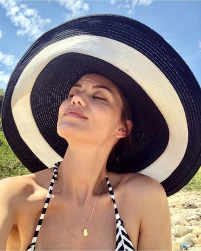 Fahriye Evcen seksi ifşa fotoğrafı 34149