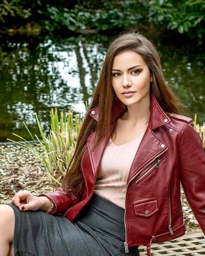 Fahriye Evcen seksi ifşa fotoğrafı 652