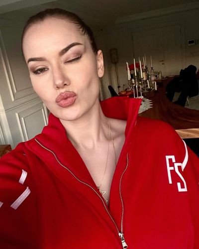 Fahriye Evcen seksi ifşa fotoğrafı 688