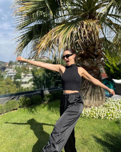 Fahriye Evcen seksi ifşa fotoğrafı 68