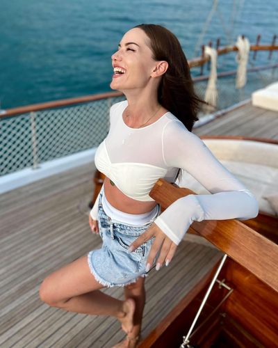 Fahriye Evcen seksi ifşa fotoğrafı 694