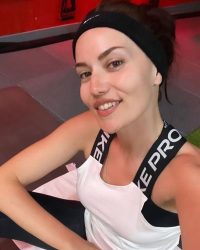 Fahriye Evcen seksi ifşa fotoğrafı 706