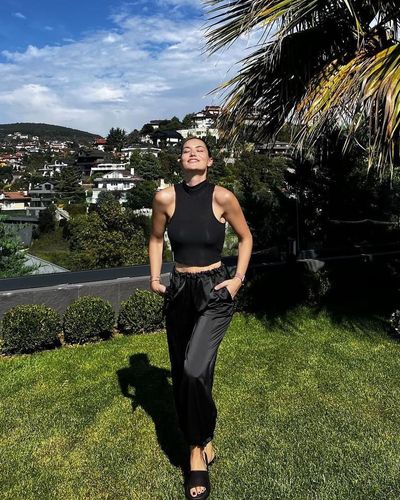 Fahriye Evcen seksi ifşa fotoğrafı 721