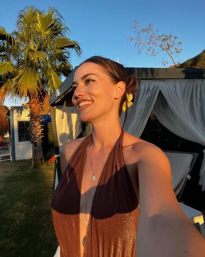 Fahriye Evcen seksi ifşa fotoğrafı 729