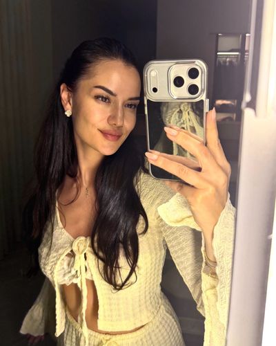 Fahriye Evcen seksi ifşa fotoğrafı 740