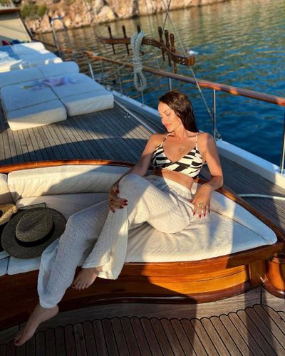 Fahriye Evcen seksi ifşa fotoğrafı 749