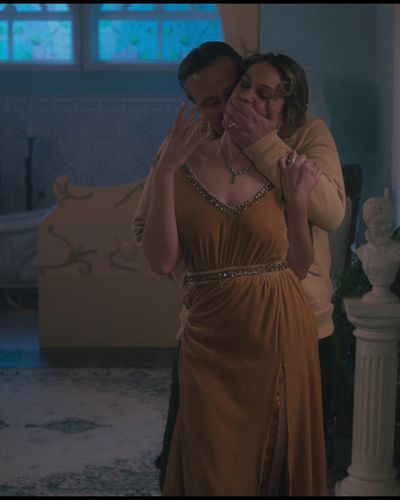 Farah Zeynep Abdullah seksi ifşa fotoğrafı 12 — Bihter (2023)