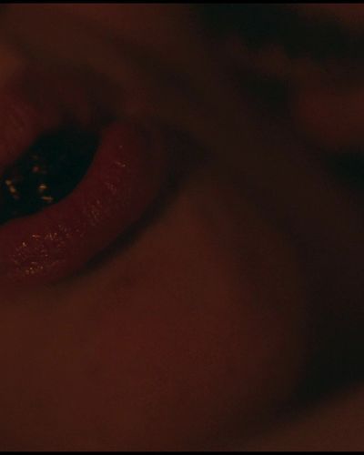Farah Zeynep Abdullah seksi ifşa fotoğrafı 16 — Bihter (2023)