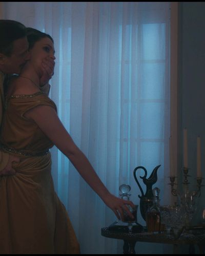 Farah Zeynep Abdullah seksi ifşa fotoğrafı 3 — Bihter (2023)