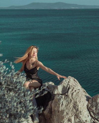 Feride Hilal Akın seksi ifşa fotoğrafı 13