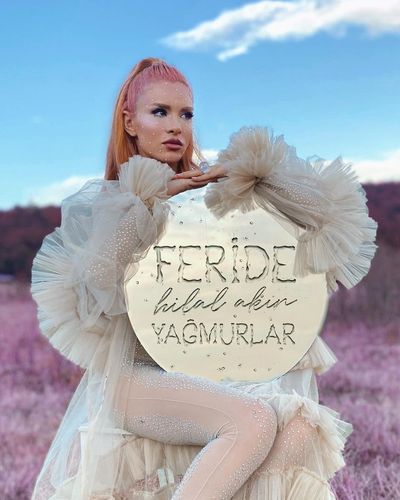 Feride Hilal Akın seksi ifşa fotoğrafı 49