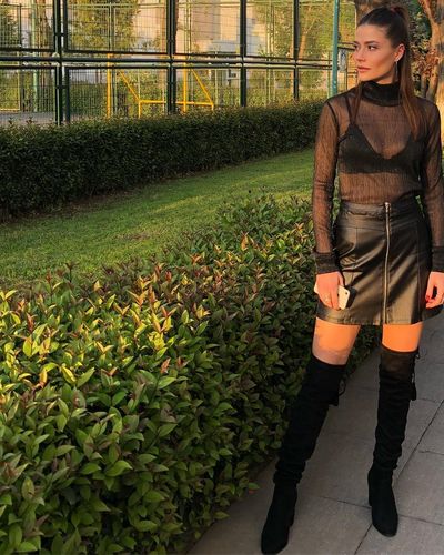 Gizem Birdan seksi ifşa fotoğrafı 4