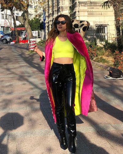 Gökçe Bahadır seksi ifşa fotoğrafı 58