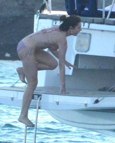 Gökçe Bahadır seksi ifşa fotoğrafı 81