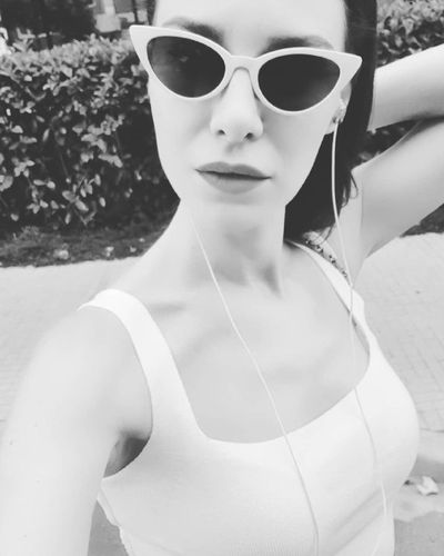 Gözde Mukavelat seksi ifşa fotoğrafı 15