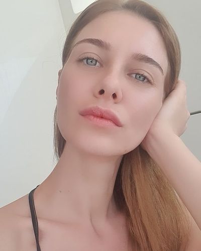 Gözde Mukavelat seksi ifşa fotoğrafı 2