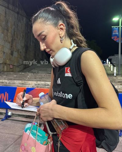 Hande Baladın seksi ifşa fotoğrafı 165
