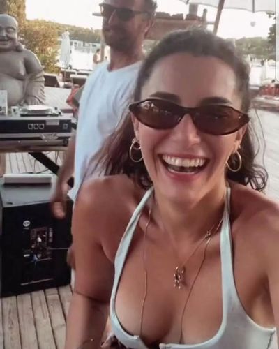 Hande Doğandemir seksi ifşa fotoğrafı 151